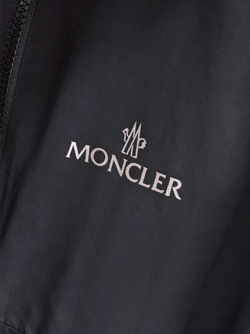 Moncler Outwear Sporty 141889
