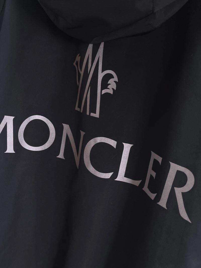 Moncler Outwear Sporty 141889