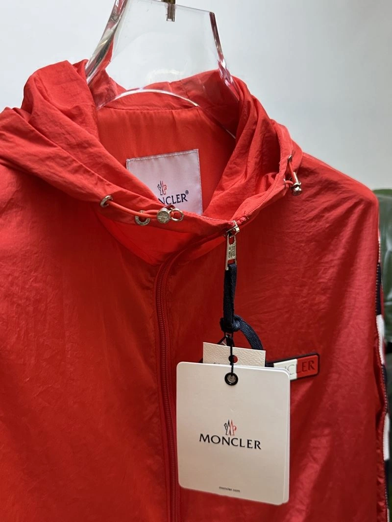 Moncler Outwear Compact 141876