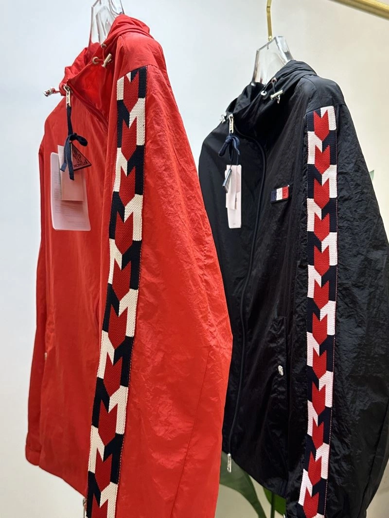 Moncler Outwear OnTrend 141870