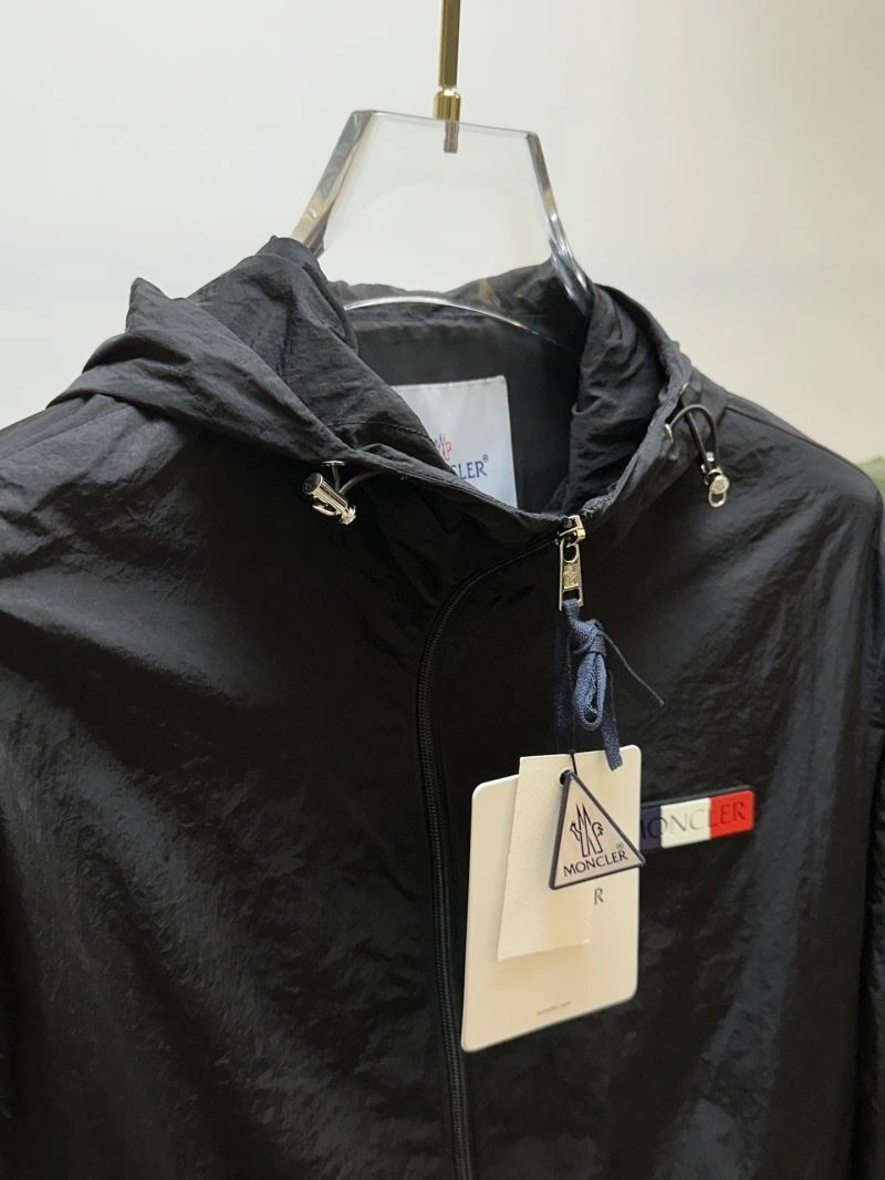 Moncler Outwear OnTrend 141870