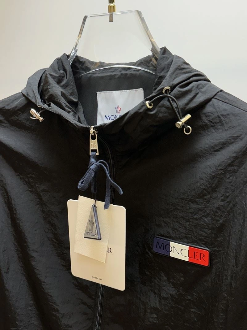 Moncler Outwear OnTrend 141870