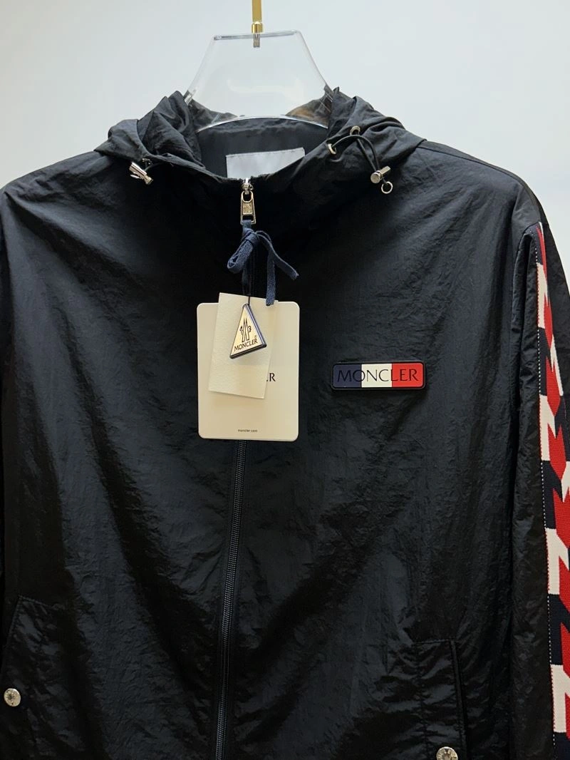 Moncler Outwear OnTrend 141870
