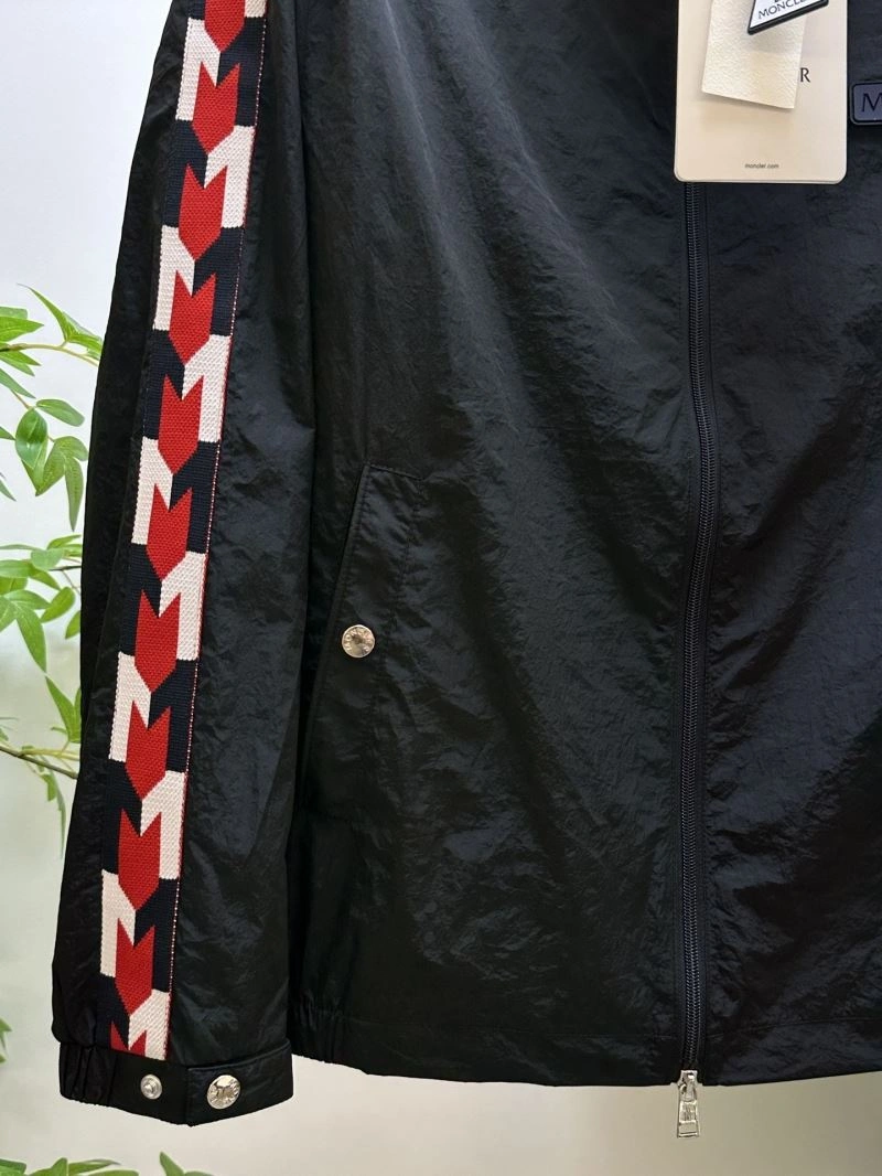 Moncler Outwear OnTrend 141870