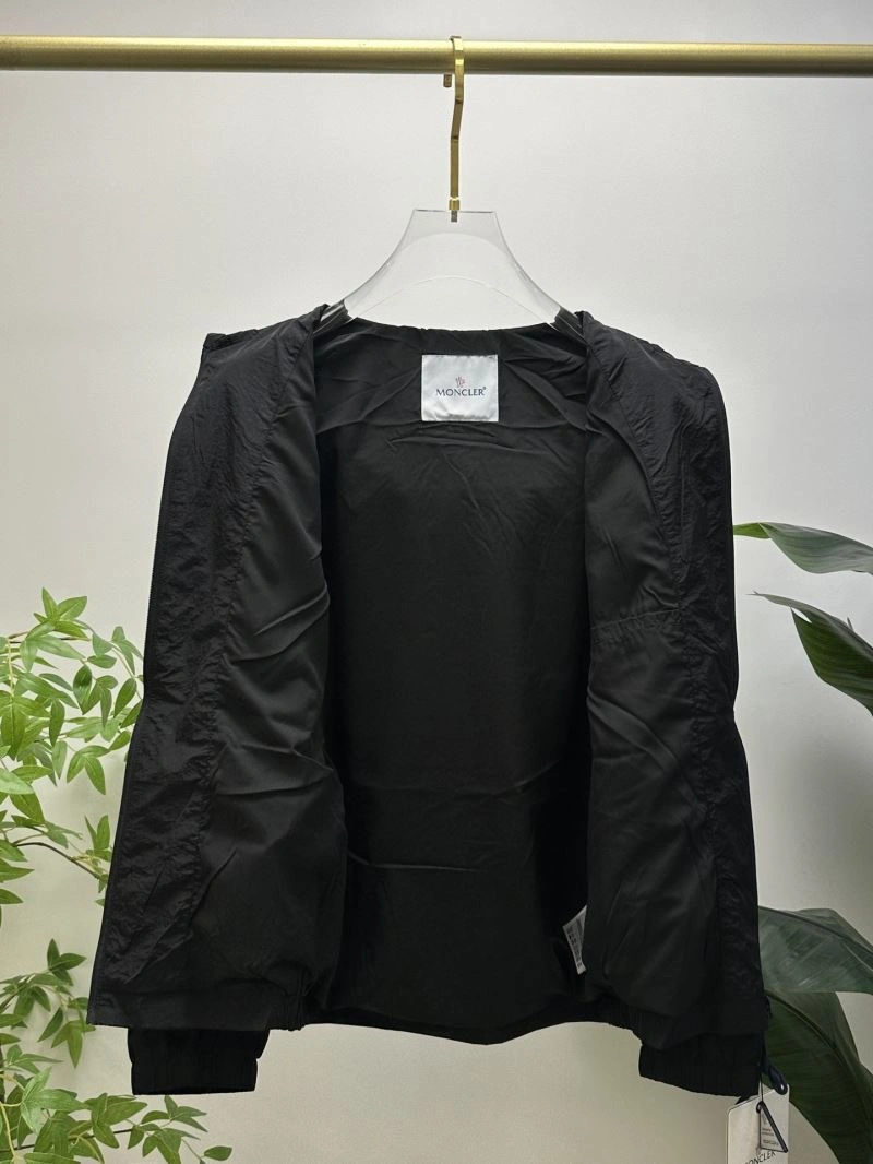 Premium Moncler Outwear 141869