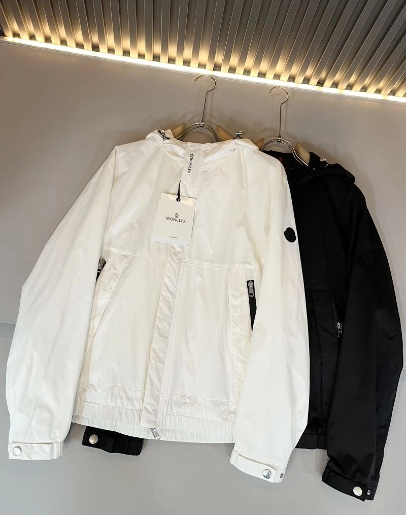 Moncler Outwear Classic 141859