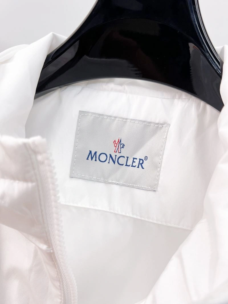 Elegant Moncler Outwear 141864