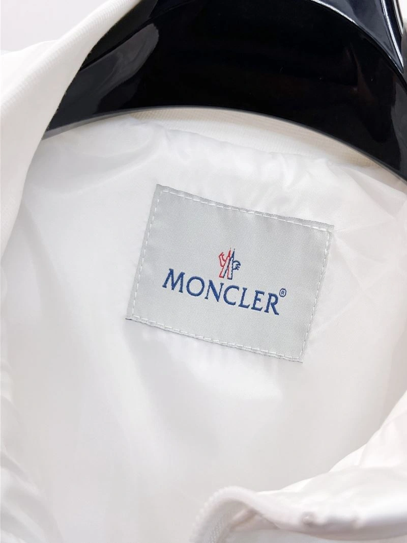 Effortless Moncler Outwear 141860