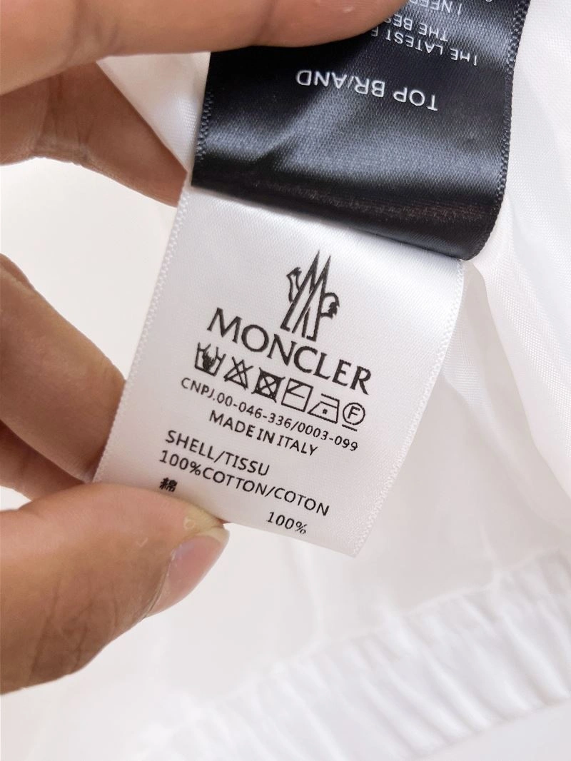 Effortless Moncler Outwear 141860