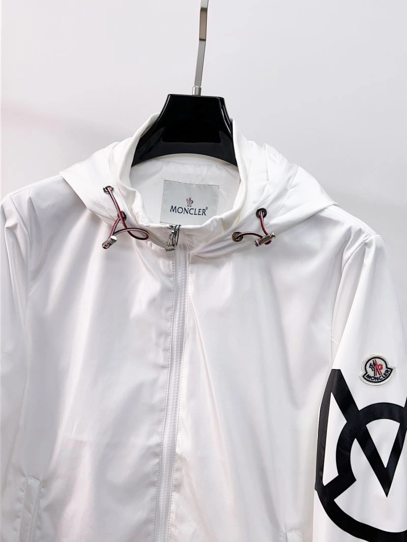 Effortless Moncler Outwear 141860