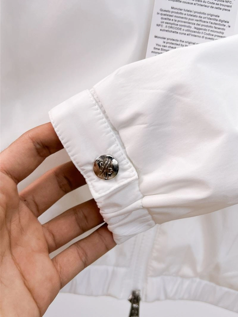 Effortless Moncler Outwear 141860