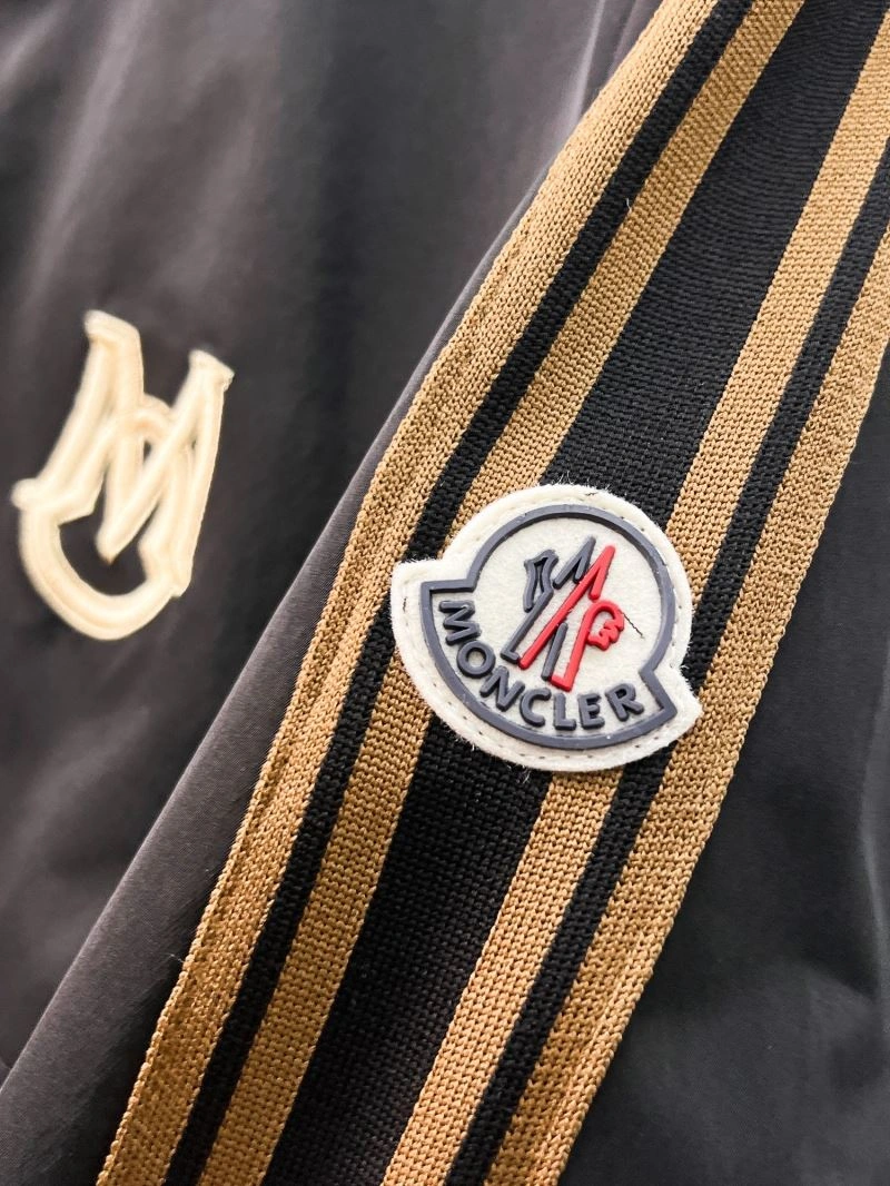 Sleek Moncler Outwear 141857