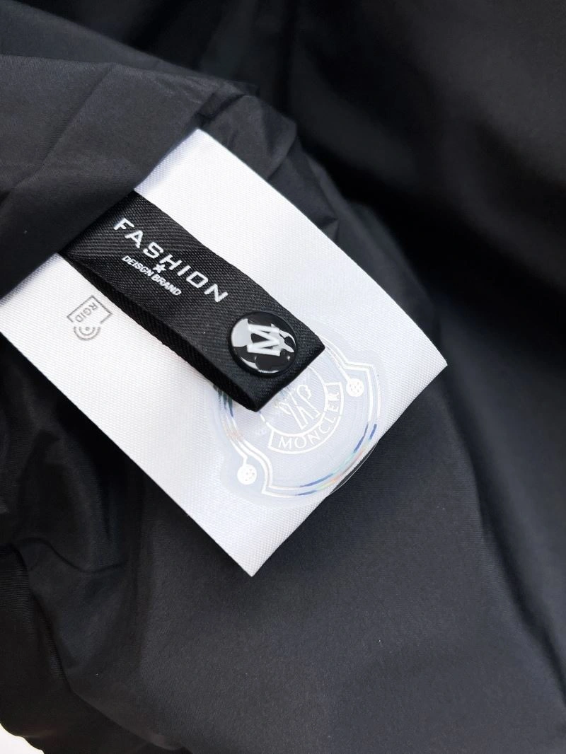 Sleek Moncler Outwear 141857