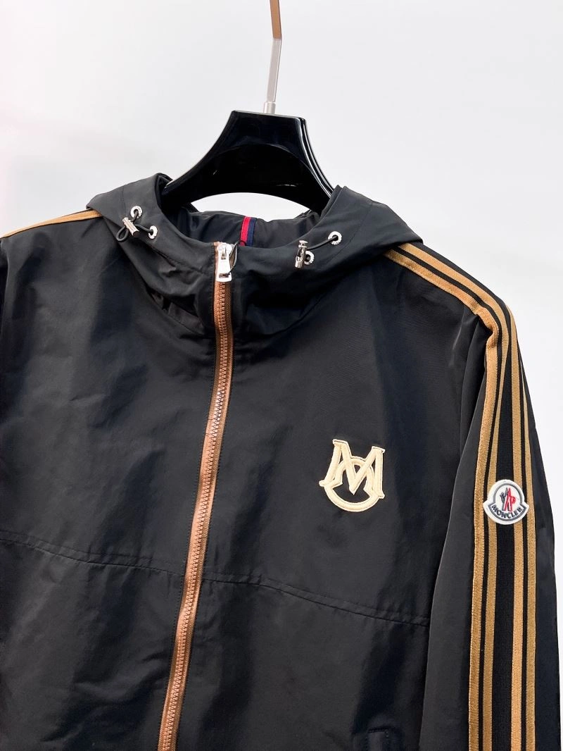 Sleek Moncler Outwear 141857