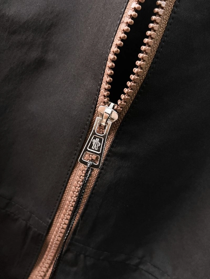 Sleek Moncler Outwear 141857