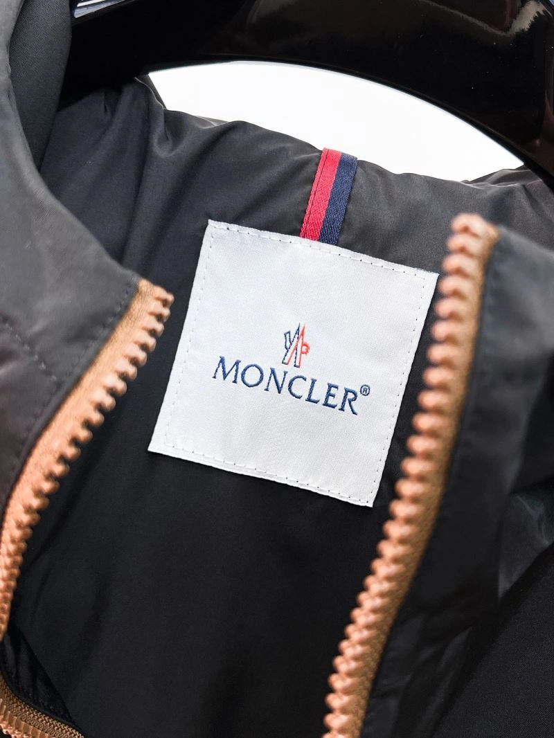 Sleek Moncler Outwear 141857