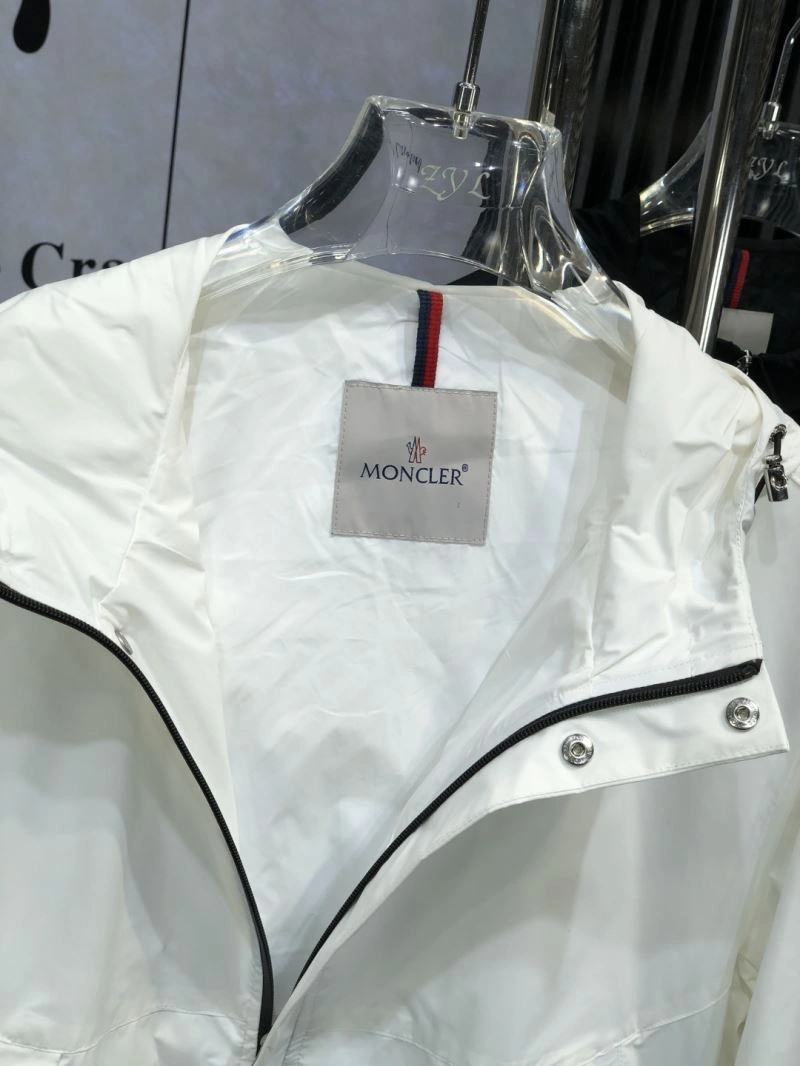 Moncler Outwear Cozy 141853
