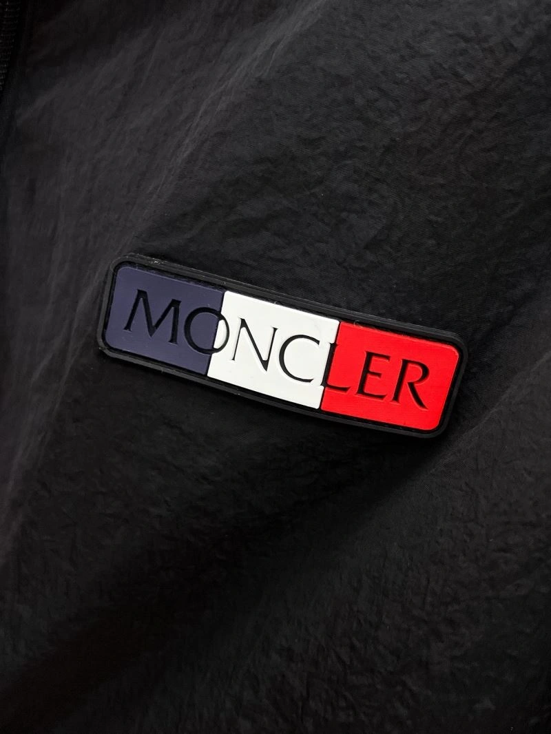 Moncler Outwear SoftTouch 141850