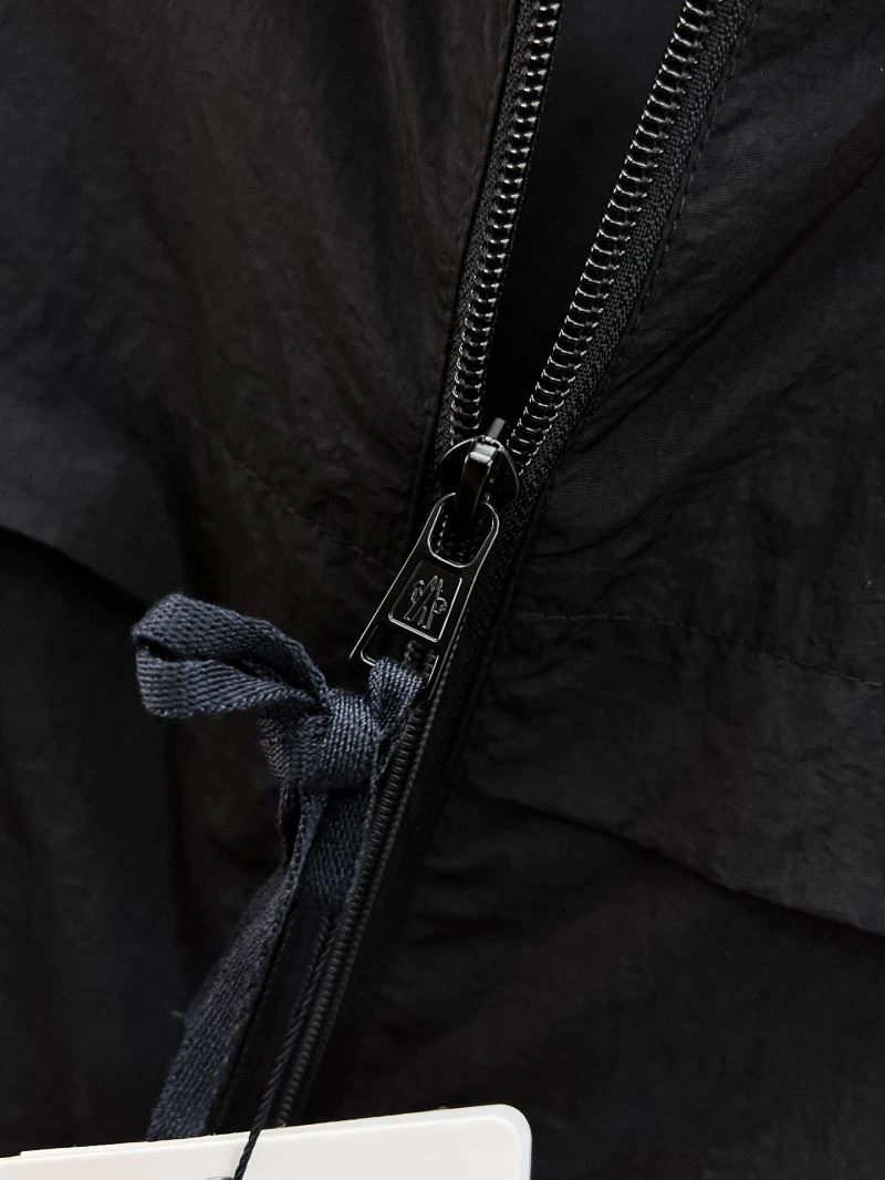 Moncler Outwear EyeCatching 141837