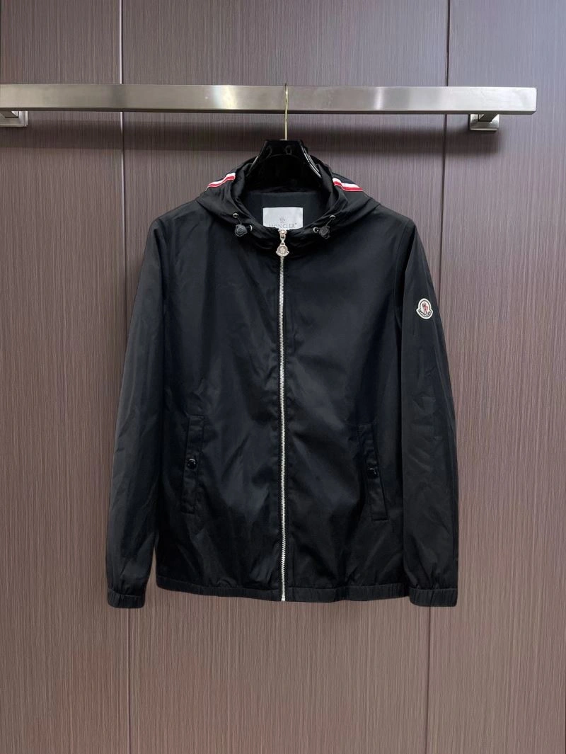 Moncler Outwear WellDesigned 141831