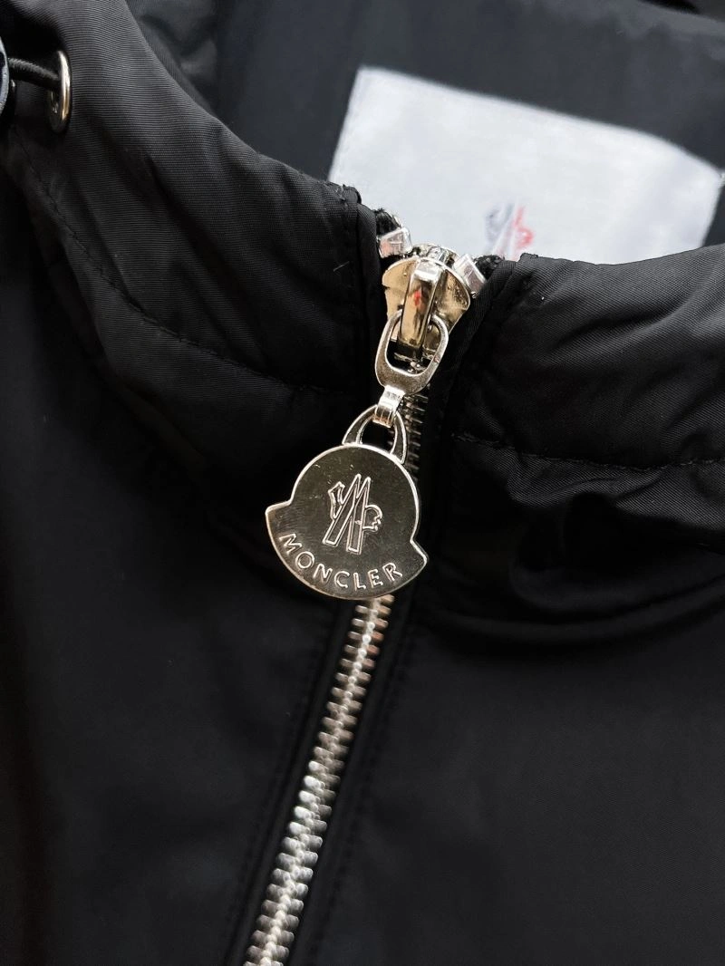 Moncler Outwear WellDesigned 141831