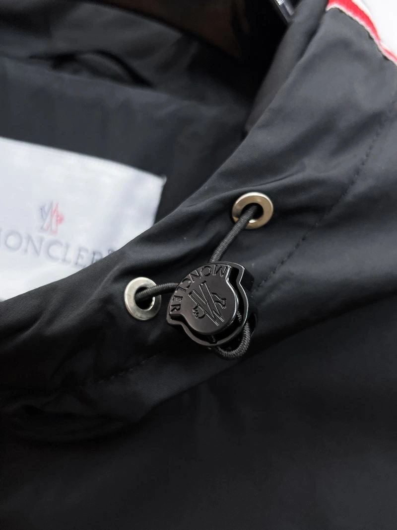 Moncler Outwear WellDesigned 141831
