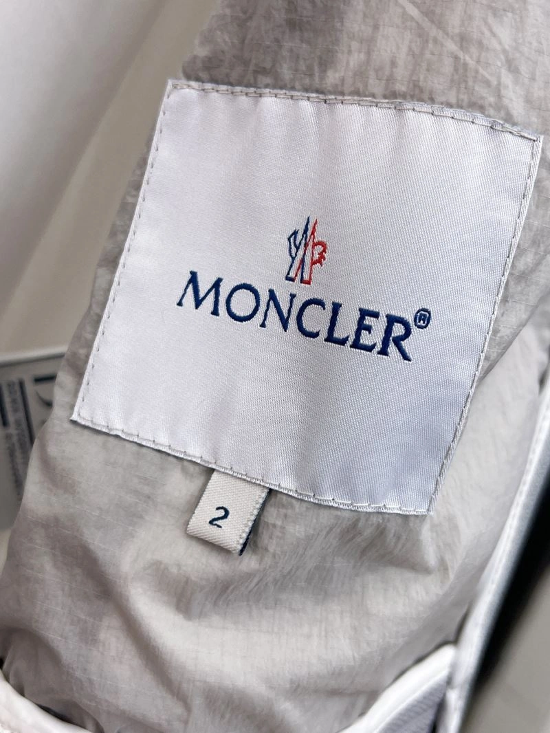 Moncler Outwear Trendsetting 141824