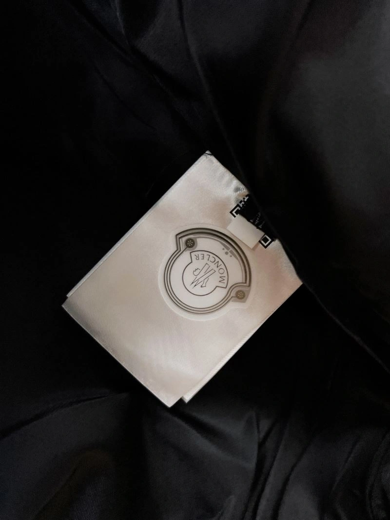 Moncler Outwear SoftTouch 141827