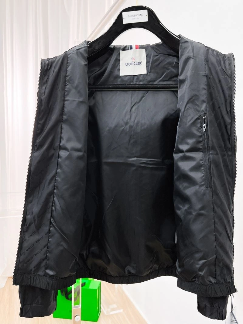 Moncler Outwear SoftTouch 141827