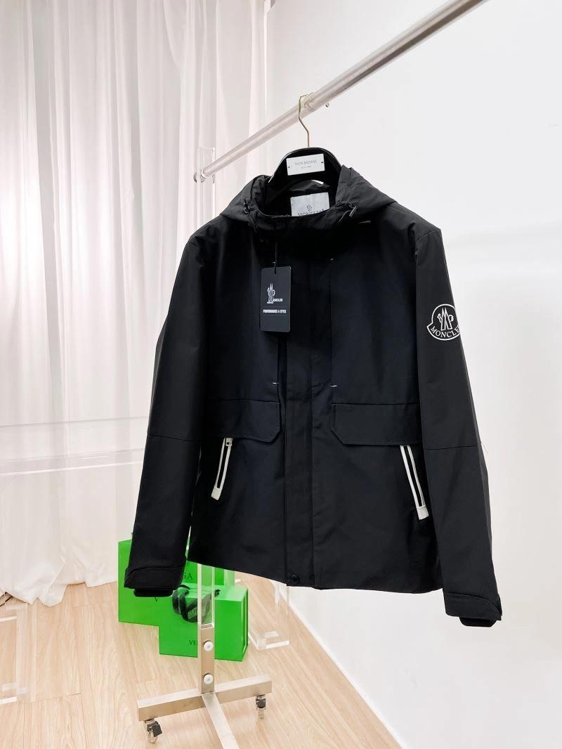 Moncler Outwear Lightweight 141842
