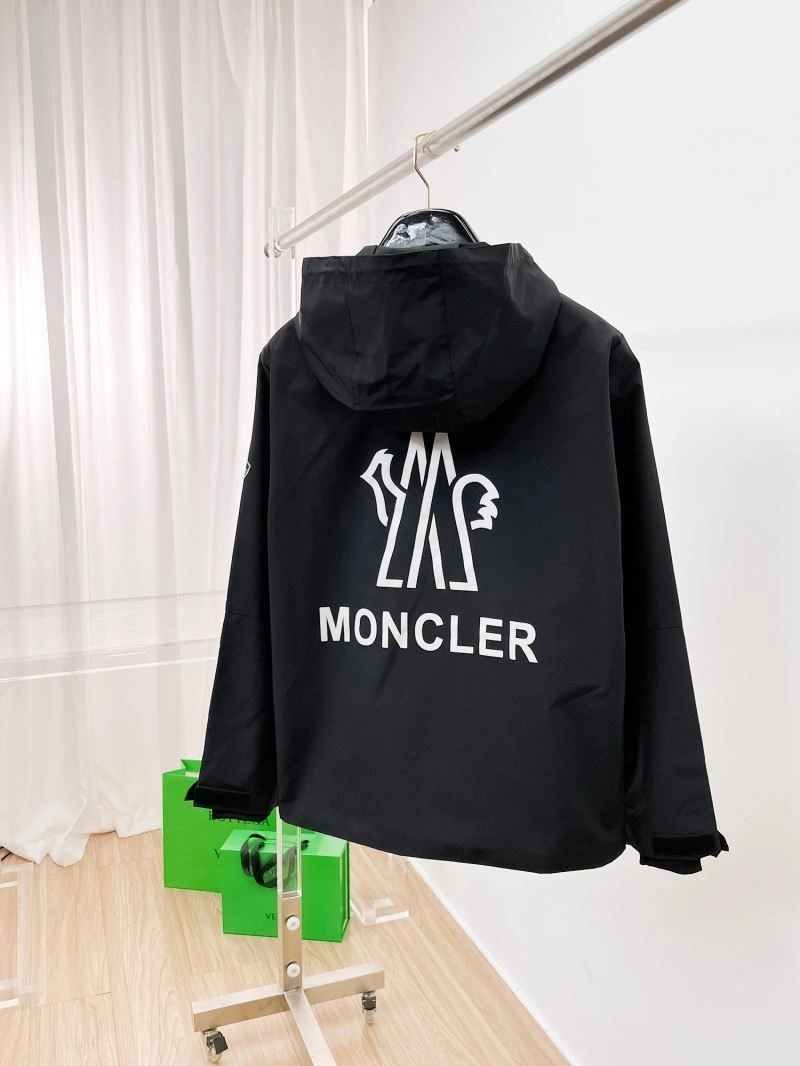 Moncler Outwear Lightweight 141842