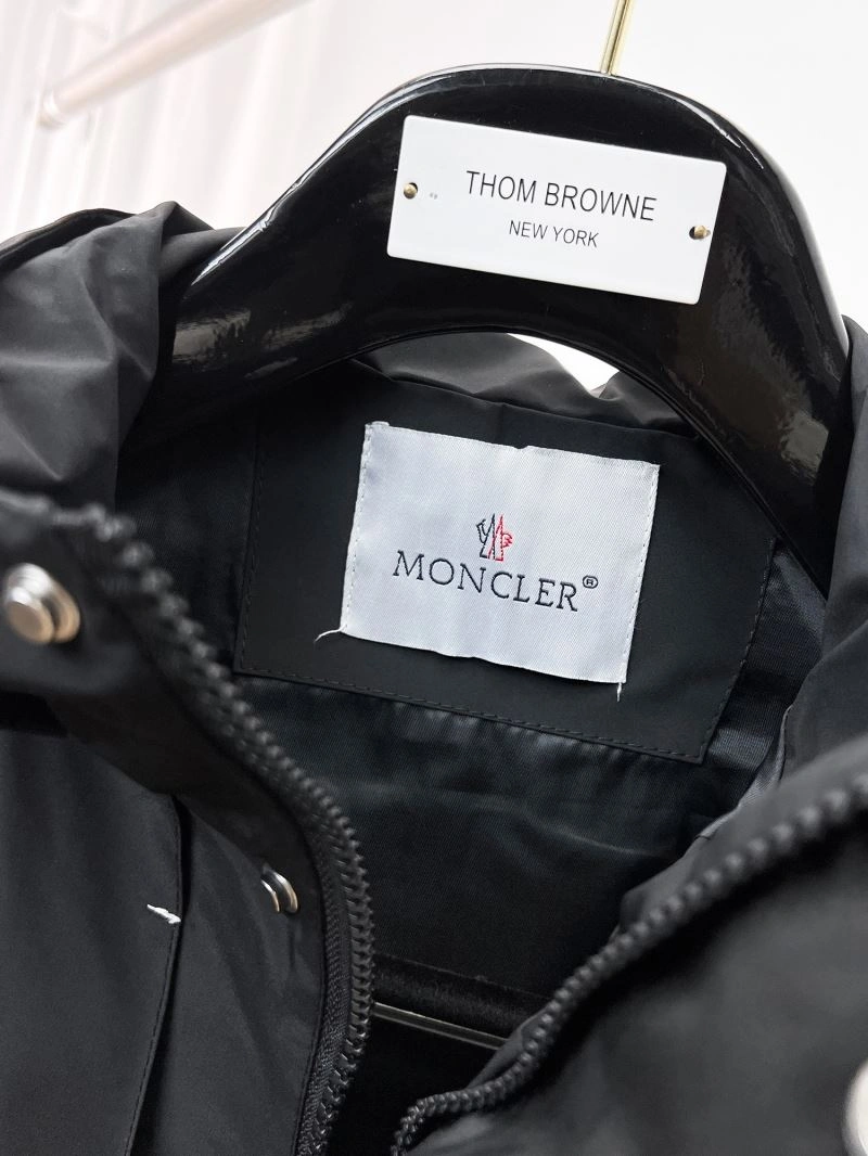 Moncler Outwear Lightweight 141842