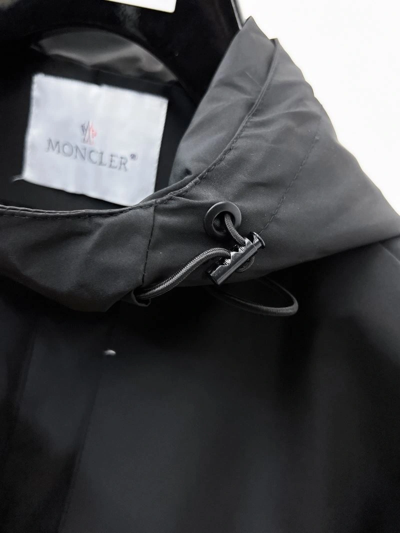 Moncler Outwear Lightweight 141842