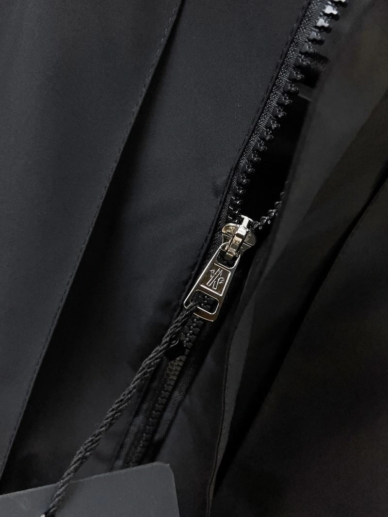 Moncler Outwear Lightweight 141842