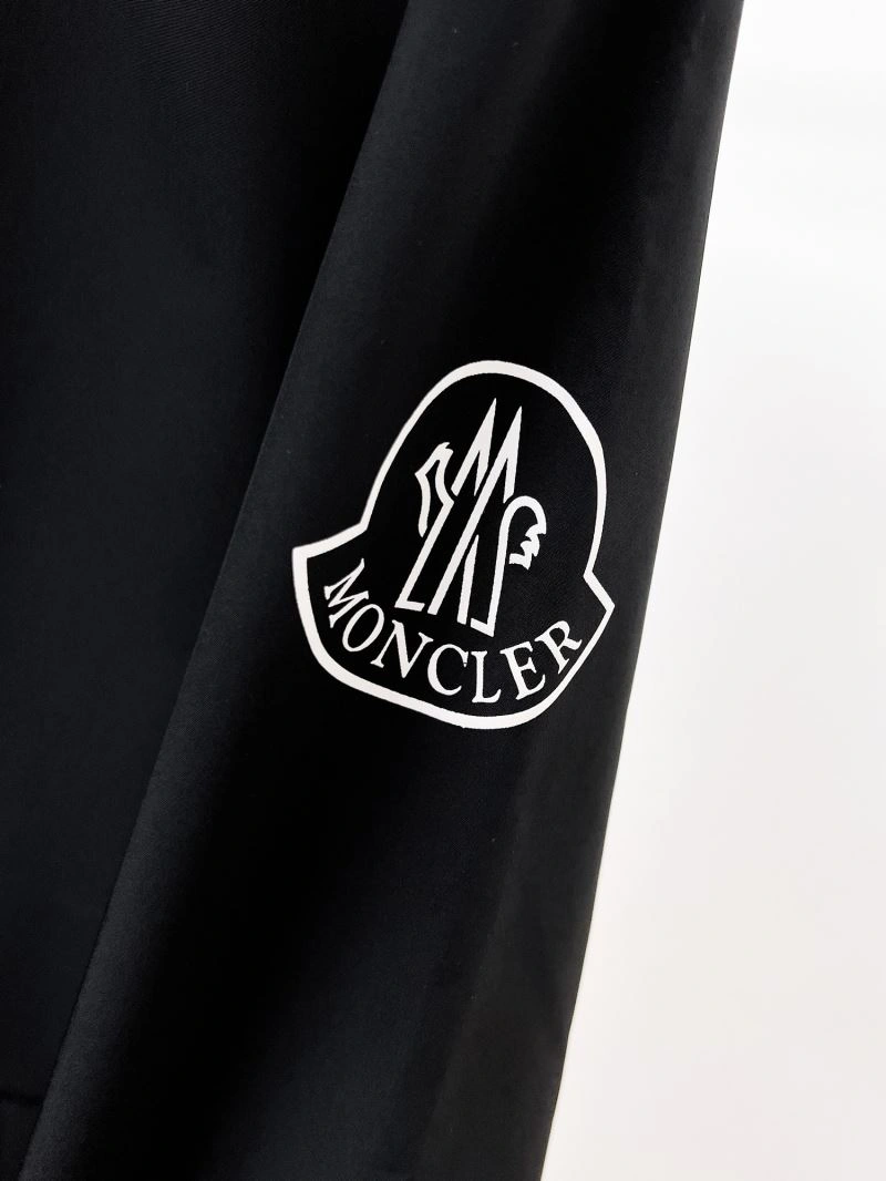 Moncler Outwear Lightweight 141842