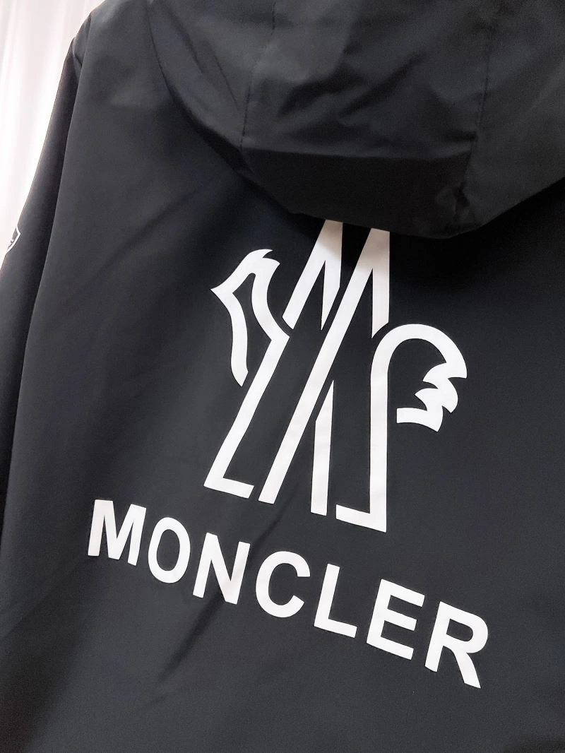 Moncler Outwear Lightweight 141842