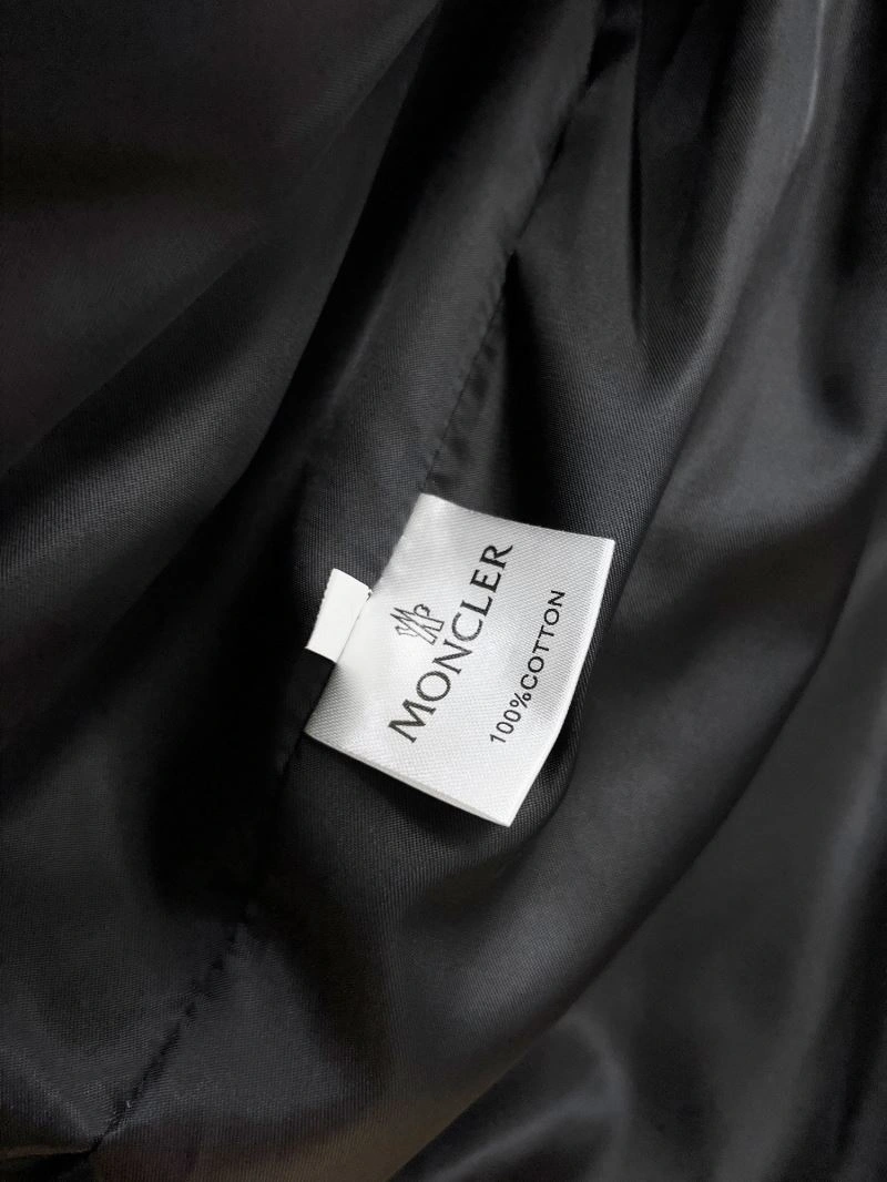 Moncler Outwear Snug 141834