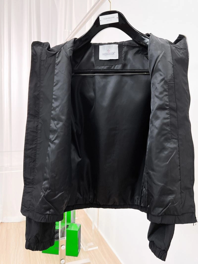 Moncler Outwear Snug 141834