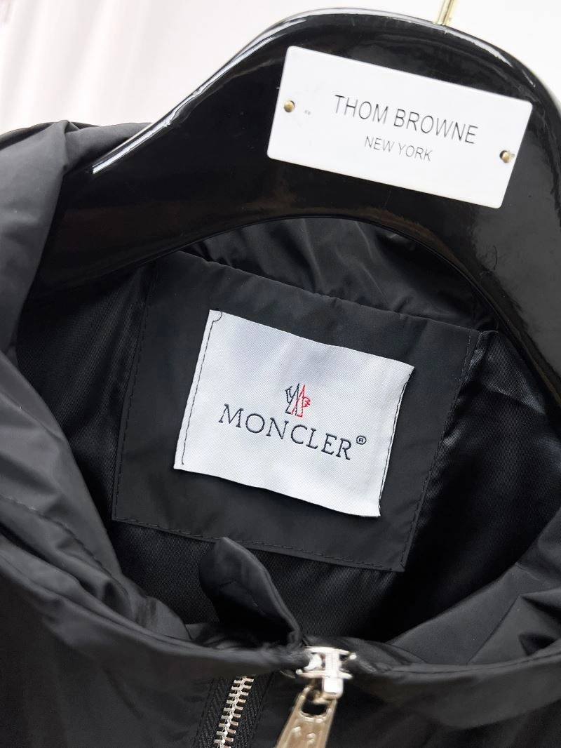 Moncler Outwear Snug 141834