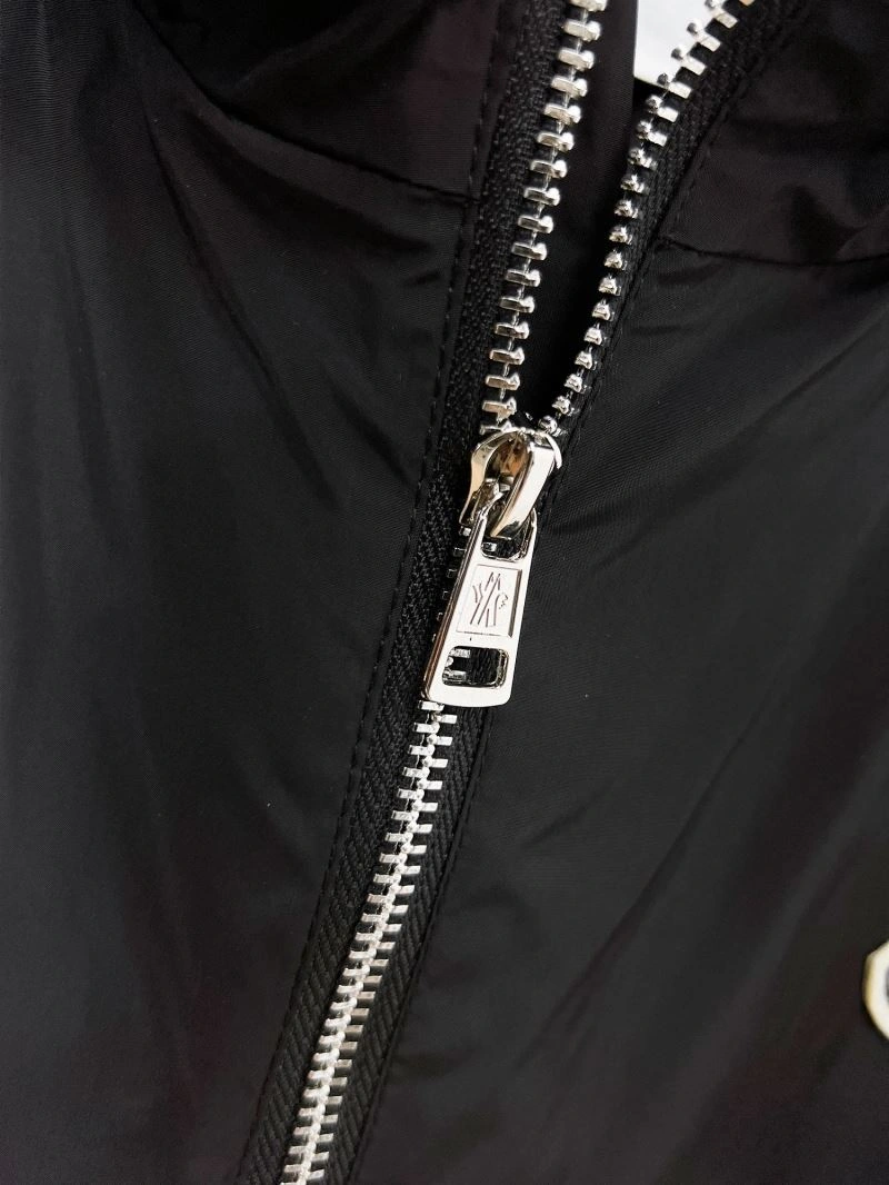 Moncler Outwear Snug 141834
