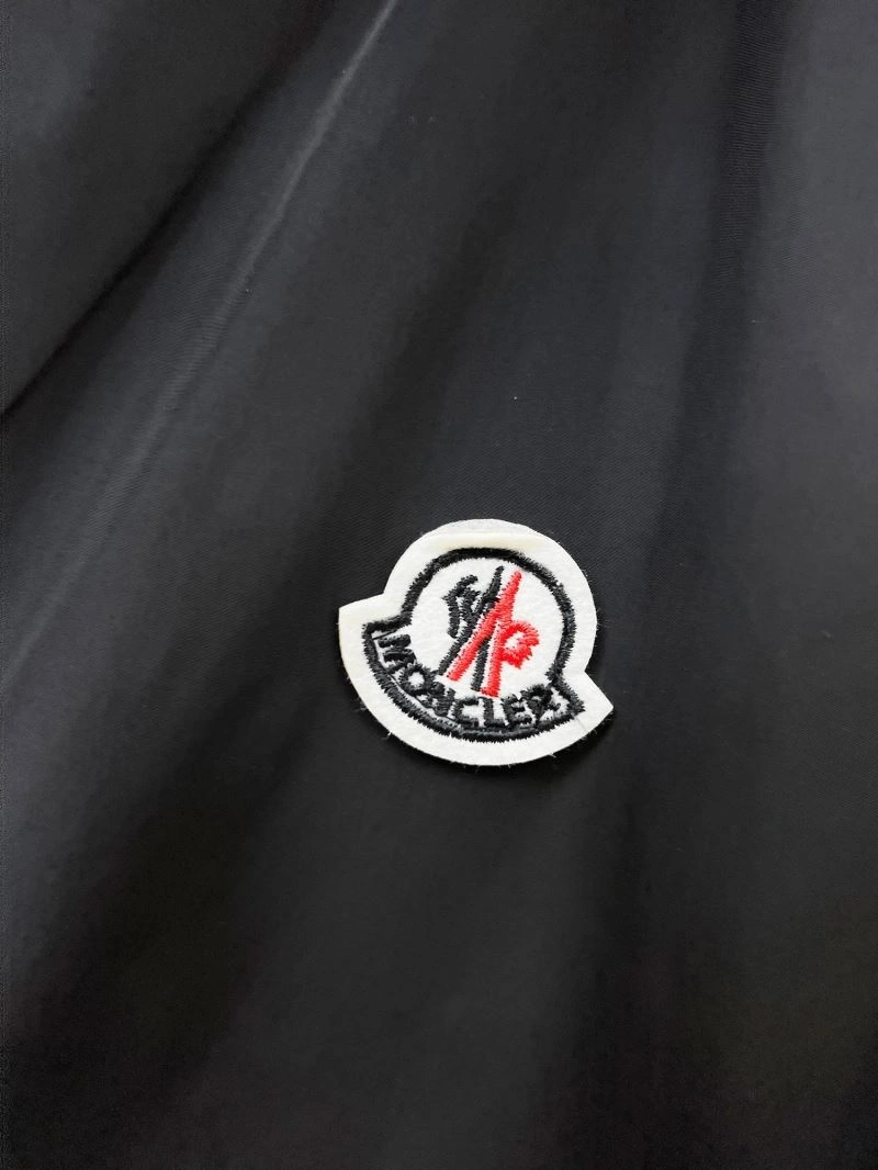 Moncler Outwear Snug 141834