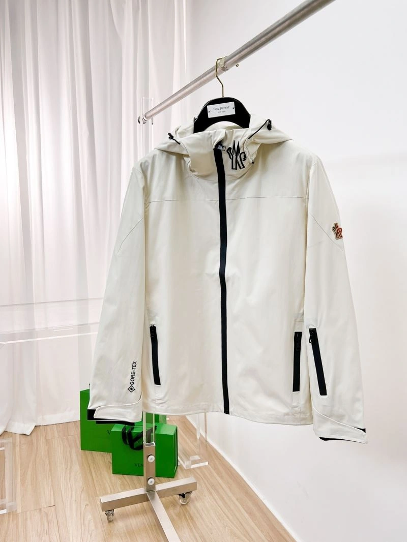 Moncler Outwear StreetReady 141841