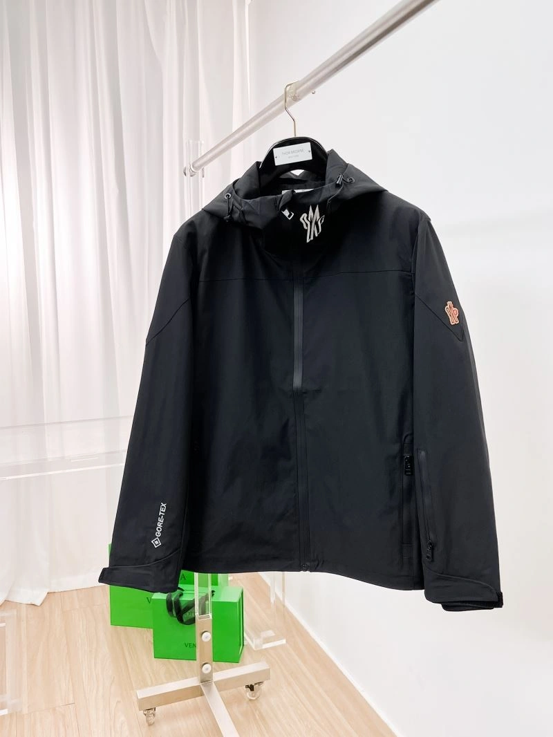 Moncler Outwear SportInspired 141848