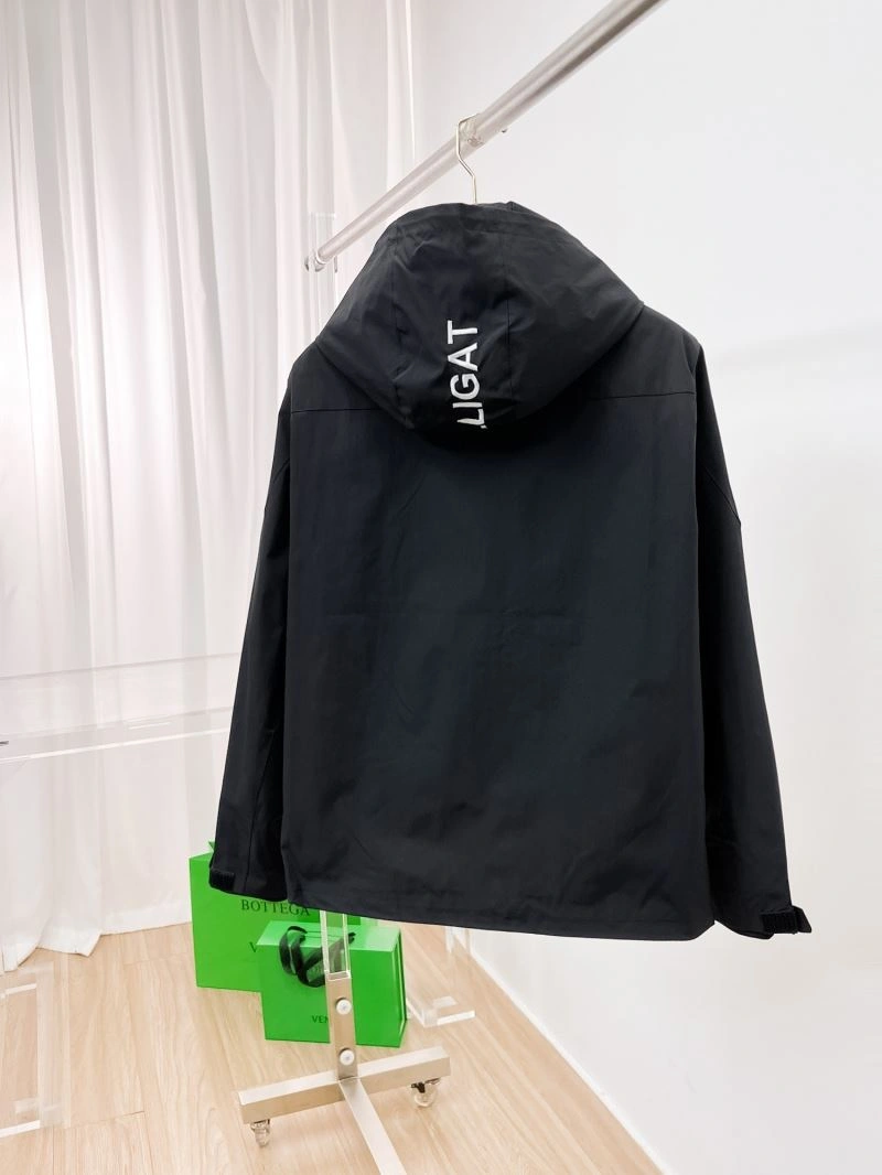Moncler Outwear SportInspired 141848