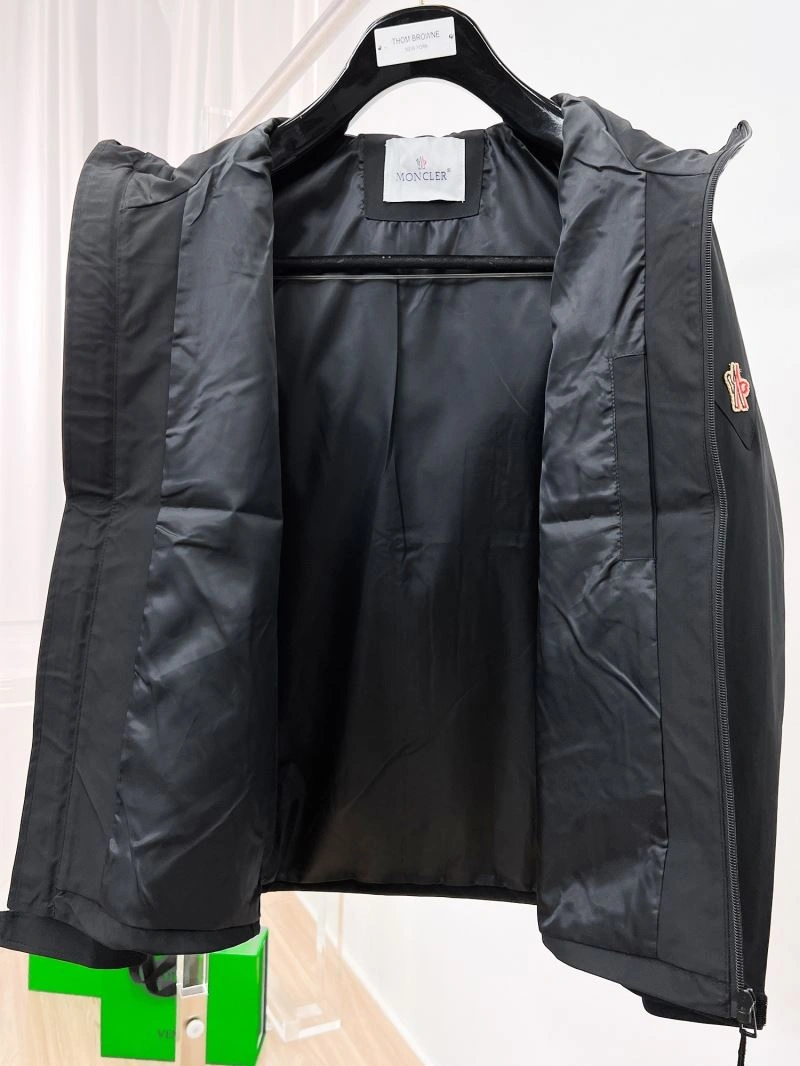 Moncler Outwear SportInspired 141848