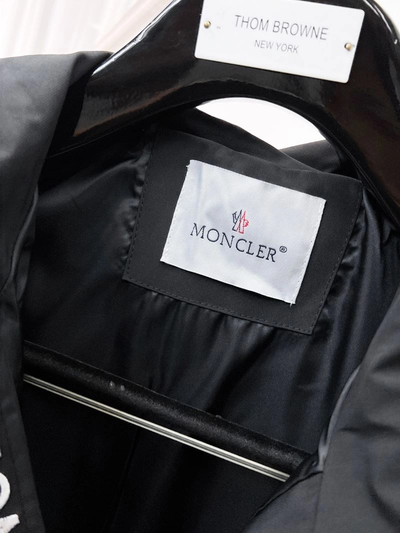 Moncler Outwear SportInspired 141848