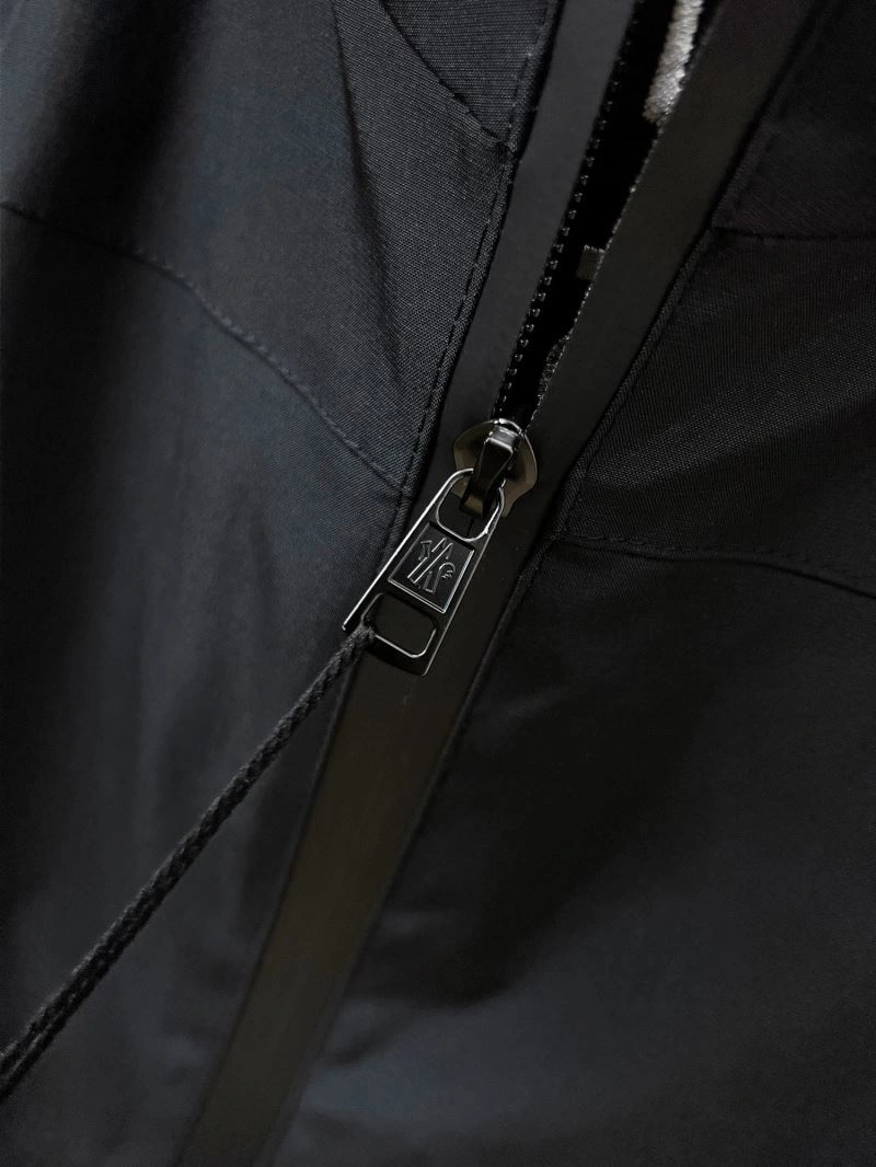 Moncler Outwear SportInspired 141848