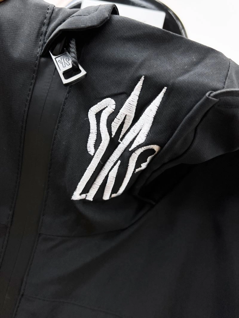 Moncler Outwear SportInspired 141848
