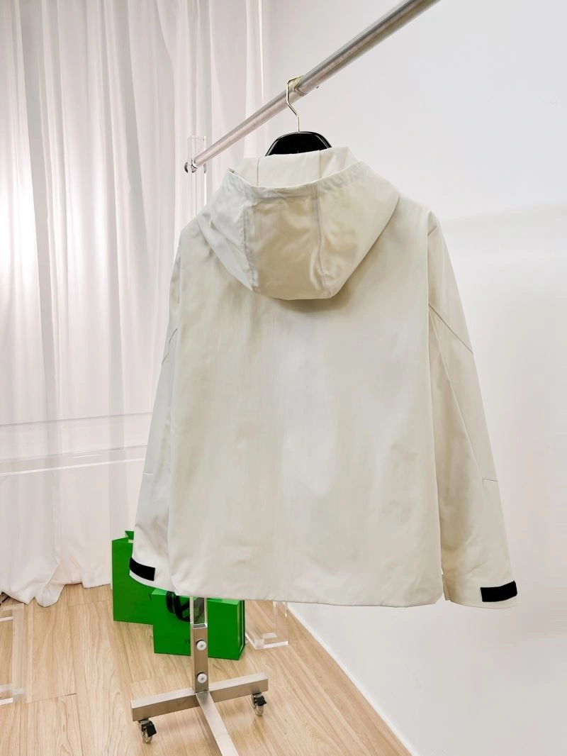 Elegant Moncler Outwear 141845