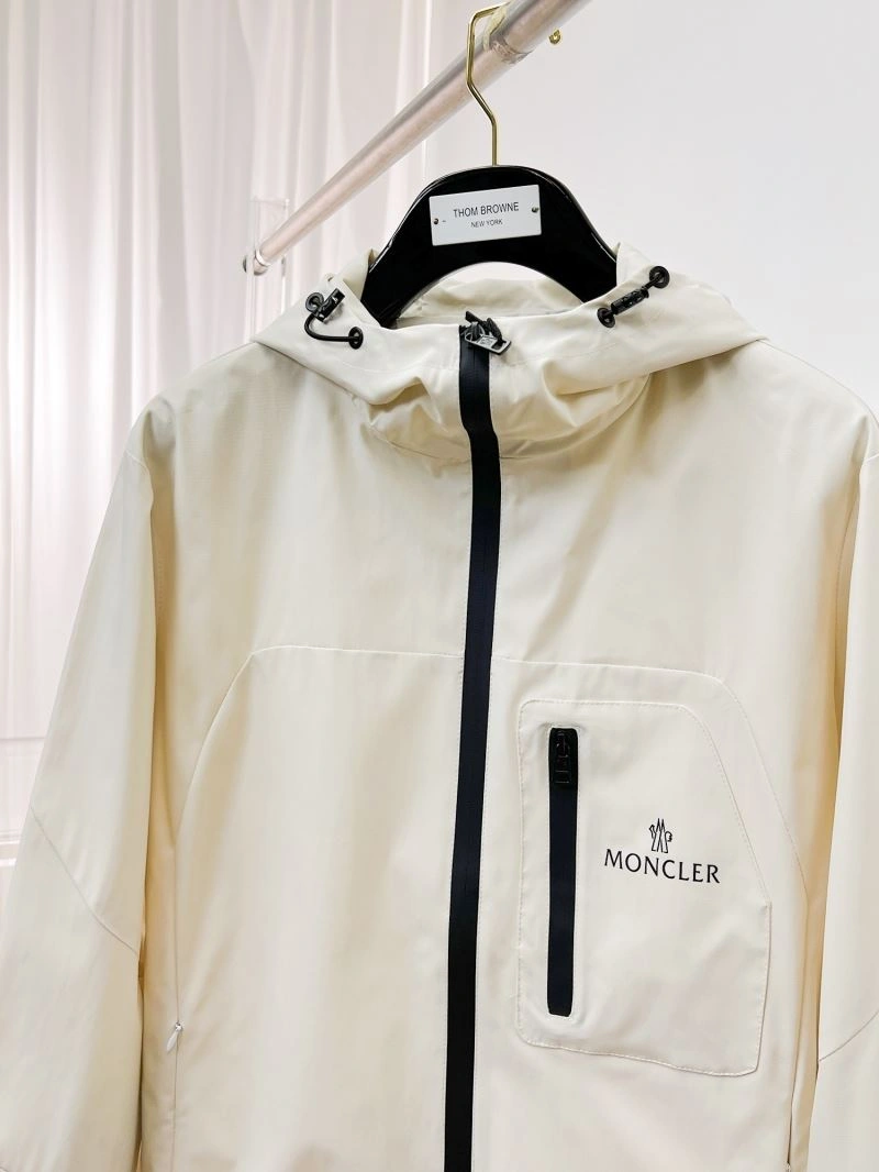 Elegant Moncler Outwear 141845